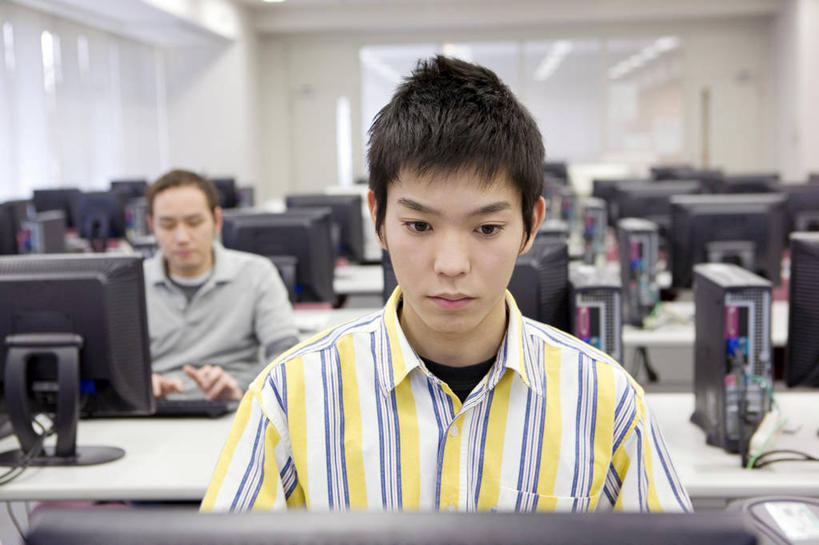 东方人,少年,学生,友谊,书房,桌子,书桌,教室,计算机,男人,男性,亚洲人,年轻人,彩图