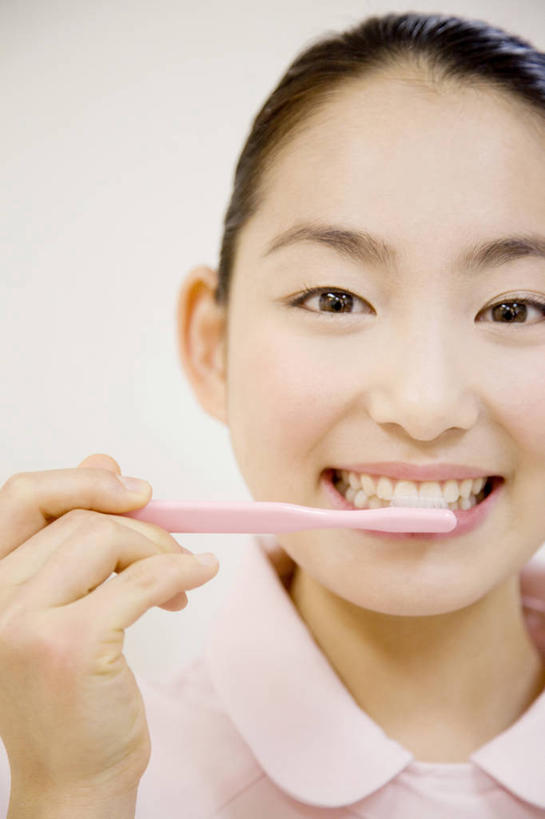 东方人,微笑,室内,白色背景,牙刷,生活方式,肖像,女人,亚洲人,年轻人,彩图,影棚拍摄