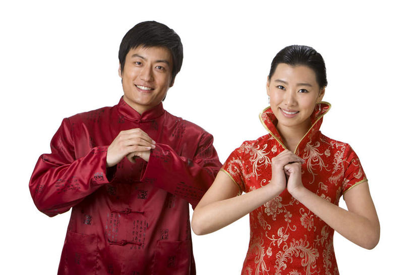 东方人,成年人,两个人,服务员,站,握手,笑,微笑,露齿笑,横图,白色背景,正面,快乐,合作,团队,中国,旗袍,丝绸,祝福,红色,手势,职业,服务,摄影,影棚,中国文化,摄影棚,祝贺,问候,东亚,东亚文化,谢谢,亚洲人,中国人,年轻人,服务生,侍者,搀手,拉手,手拉手,手握手,半身,彩图,影棚拍摄,传统服装,拍摄,打手势,传统文化