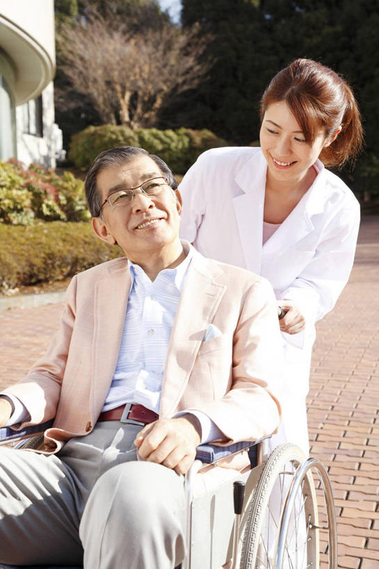 东方人,老年人,家庭,笑,微笑,室外,眼镜,温暖,温馨,一家人,和睦,退休,肖像,男人,男性,女人,亚洲人,彩图,融洽