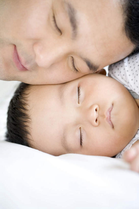 东方人,婴儿,儿童,中年人,头,两个人,家庭,父母,父亲,儿子,躺,竖图,室内,特写,白天,纯洁,中国,连接,相视,小孩,休息,温暖,温馨,父子,一家人,面对面,放松,可爱,童年,童趣,摄影,活泼,对视,和睦,舒适,互视,关爱,宝宝,相对,童真,东亚,纯真,烂漫,无邪,相看,开端,伶俐,天真,男性,亚洲人,中国人,孩子,头部,闭着眼睛,睡觉,彩图,融洽