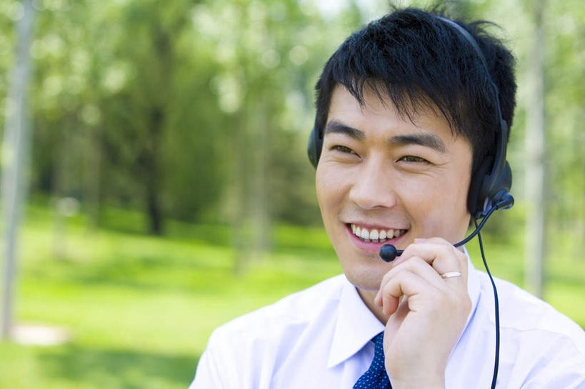 东方人,成年人,脸,头,脸颊,一个人,商务人士,商务男性,公园,打电话,微笑,室外,特写,白天,侧面,衬衫,商务,信心,北京,中国,亚洲,仅一个男性,仅一个人,套装,工作,联系,拿着,肩膀,草,仅一个年轻男性,绿色,耳麦,职业,服务,环境,呼叫中心,决心,销售,忙碌,商务装,蓝牙,贩卖,工薪阶层,渴望,东亚,可靠,无线电技术,责任,贡献,男人,男性,年轻男性,亚洲人,中国人,年轻人,头部,脸部,脸蛋,面部,白领,上班族,说话,彩图,衬衣,办公室职员,林区,操作员,客户服务代表