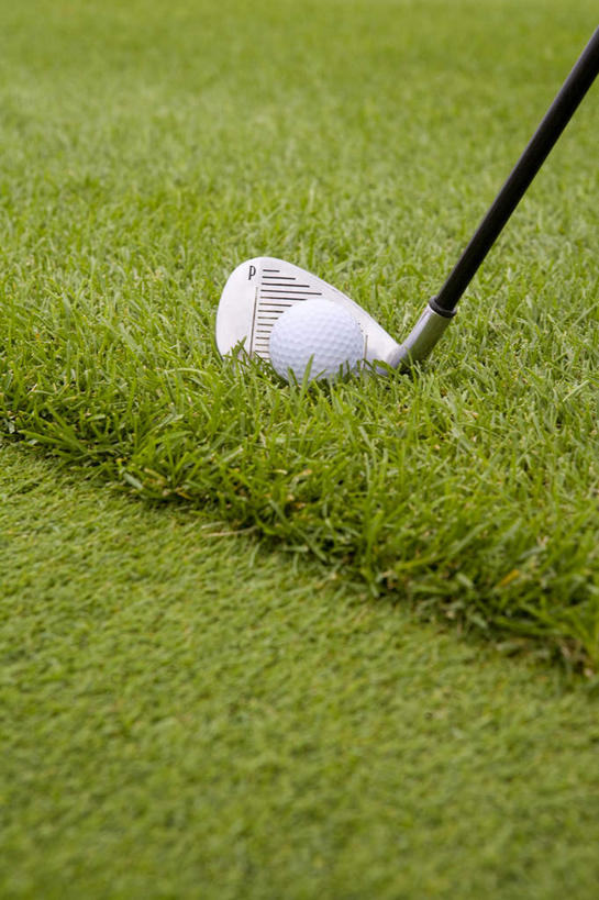 俯视,室外,特写,白天,运动,北京,中国,亚洲,挥杆,高尔夫球,草,绿色,休闲,击打,高尔夫球杆,东亚,高尔夫球运动,休闲活动,彩图,高角度拍摄