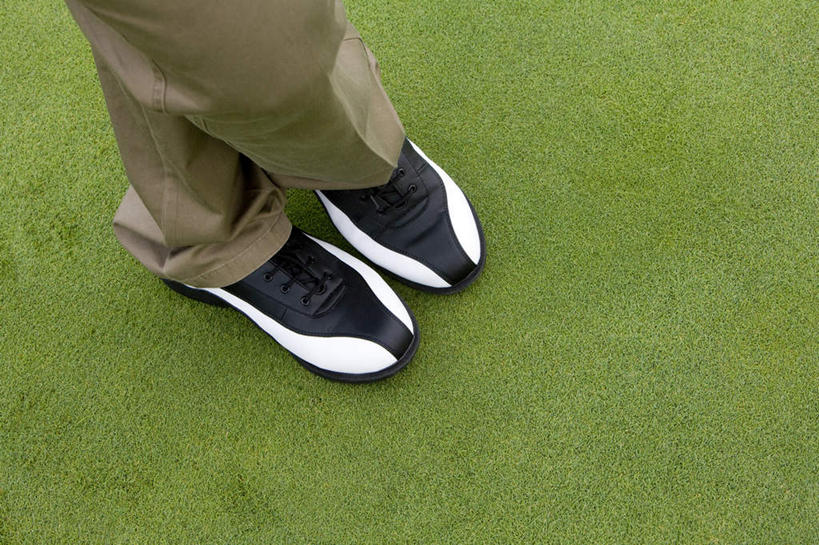 成年人,一个人,室外,留白,锻炼,运动,北京,中国,亚洲,球洞,高尔夫球场,草,休闲,放松,东亚,体育活动,高尔夫球运动,老年男性,男人,男性,休闲活动,彩图,高尔夫鞋