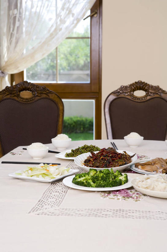 家庭,室内,白天,吃饭,午餐,别墅,餐桌,北京,中国,亚洲,饭厅,房屋,食品,传统,饮食,温暖,温馨,一家人,和睦,膳食,中国文化,东亚,彩图,融洽,传统文化