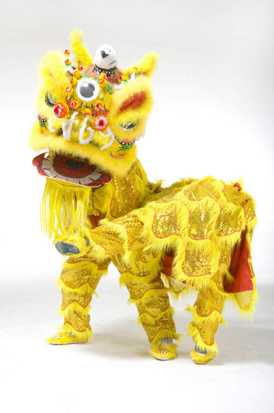 东方人,两个人,站,微笑,白色背景,正面,民族服装,快乐,兴奋,运气,骄傲,狮子,北京,中国,春节,亚洲,舞狮,表演,咆哮,服装,朦胧,模糊,艺术,古典,文化,娱乐,表演者,传统,刺激,扮演,衣服,黄色,张嘴,活力,服饰,古装,动作,演出,中国文化,肖像,亚洲狮,典礼,演出服,张大嘴巴,东亚,东亚文化,鬃毛,勇气,韵味,元旦,技能,亚洲人,中国人,张开嘴,彩图,影棚拍摄,传统服装,民俗服,舞蹈,传统文化,传统节日