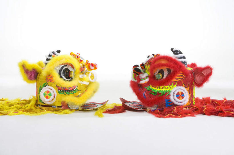 白色背景,侧面,民族服装,运气,狮子,北京,中国,春节,亚洲,表演,咆哮,服装,艺术,古典,文化,娱乐,传统,两个,衣服,红色,活力,服饰,古装,中国文化,亚洲狮,典礼,演出服,东亚,东亚文化,鬃毛,韵味,元旦,彩图,影棚拍摄,传统服装,民俗服,传统文化,传统节日