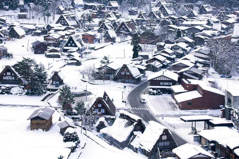 家,白天,美景,雪,建筑,亚洲,房屋,屋顶,屋子,草屋,地形,景观,乡村,冬天,顶棚,住宅,风景,自然,茅草屋,景色,建造,自然风光,彩图,房子,茅舍,茅屋,小屋