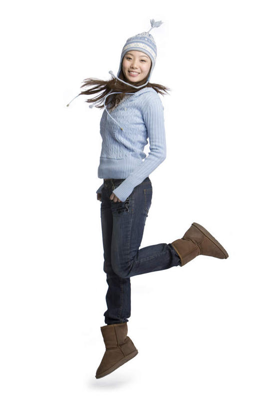 东方人,成年人,一个人,跳,笑,微笑,露齿笑,竖图,白色背景,正面,毛衣,快乐,兴奋,幸福,帽子,北京,中国,亚洲,仅一个年轻女性,仅一个女性,仅一个人,冬天,半空,休闲装,刺激,围巾,寒冷,乐趣,摄影,影棚,享乐,摄影棚,东亚,编织帽,年轻女性,女人,女性,亚洲人,中国人,年轻人,彩图,影棚拍摄,拍摄,雪靴