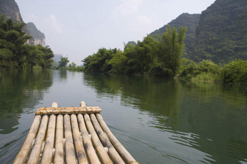 无人,横图,室外,白天,旅游,度假,河流,美景,山,山脉,水,船,竹子,桂林,中国,亚洲,材料,地形,景观,水面,喀斯特,娱乐,树,风景,自然,地标建筑,享受,休闲,景色,放松,摄影,宁静,漂流,中国文化,自然风光,自然现象,东亚,东亚文化,漓江,广西壮族自治区,自然地理,彩图,桂林山水