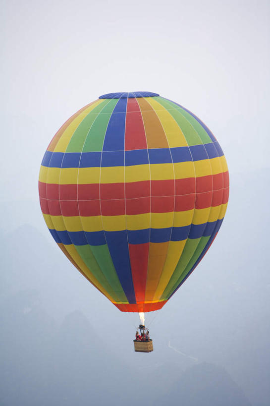 无人,竖图,室外,白天,正面,探险,自由,旅途,美景,雾,桂林,中国,亚洲,火焰,地形,景观,半空,浪漫,飞,风景,自然,热气球,景色,运输,摄影,宁静,享乐,自然风光,东亚,广西壮族自治区,冒险,休闲活动,彩图