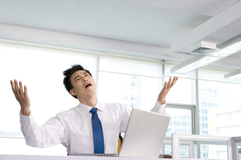 东方人,成年人,中年人,一个人,商务人士,商务男性,办公室,横图,留白,正面,衬衫,商务,笔记本电脑,互联网,技术,北京,中国,亚洲,仅一个男性,仅一个人,仅一个中年男性,套装,生气,工作,职业,压力,摄影,失望,悲伤,伤心,难过,忧虑,紧急,商务装,救援,工薪阶层,东亚,挫败,悲哀,救助,无望,无线电技术,哀痛,悲戚,悲痛,计算机,男人,男性,中年男性,亚洲人,中国人,白领,上班族,仰头,半身,彩图,衬衣,办公室职员,紧急救助