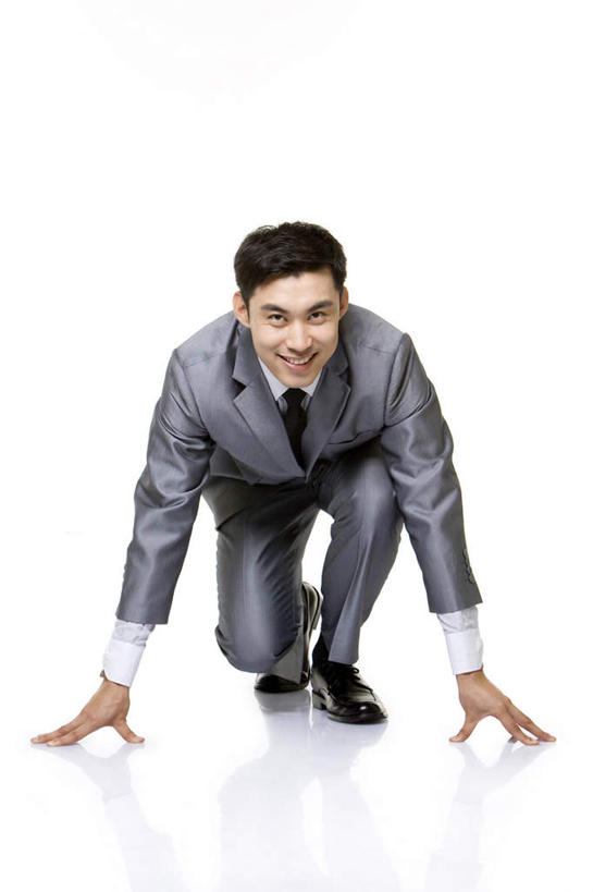 东方人,成年人,一个人,商务人士,商务男性,笑,微笑,露齿笑,竖图,留白,白色背景,正面,衬衫,锻炼,商务,快乐,成功,比赛,运动,信心,竞争,赛跑,亚洲,仅一个男性,仅一个人,捆扎,套装,正装,瓷器,娱乐,起跑架,仅一个年轻男性,休闲,活力,力量,体育运动,商务装,工薪阶层,东亚,北京市,体育,男人,男性,年轻男性,亚洲人,中国人,年轻人,白领,上班族,跪着,彩图,影棚拍摄,衬衣,健身,动机,假笑