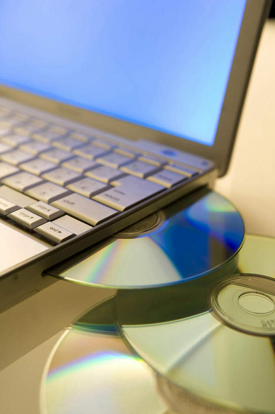 无人,竖图,白色背景,侧面,笔记本电脑,技术,数据,敲打,丰富,光线,电器,光盘,塑胶,光芒,联系,输入,打字,四个,工业,摄影,点击,敲击,控制,创新,无线电技术,按键,彩图