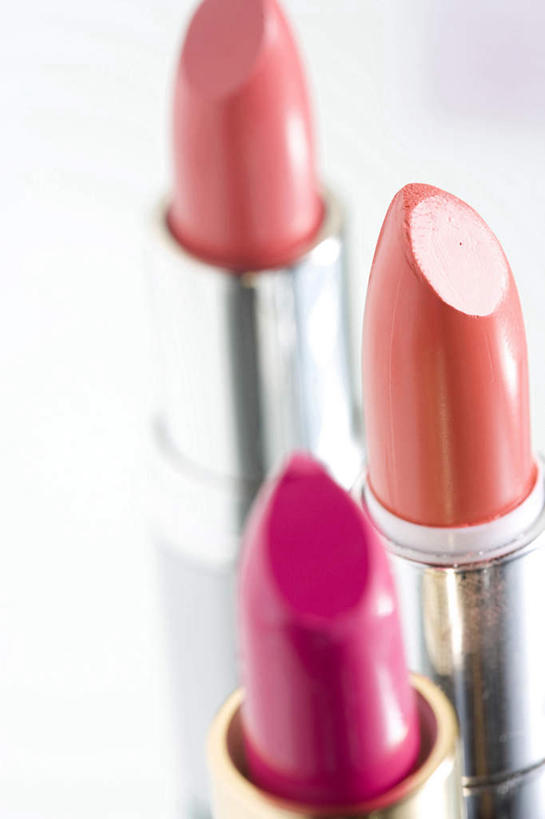 无人,竖图,特写,白色背景,美容,时尚,静物,准备,三个,彩妆,唇膏,摄影,化妆用品,美化,彩图,影棚拍摄,魅力,例行公事