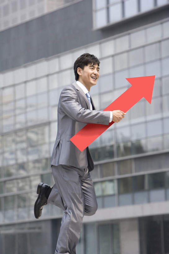 东方人,成年人,中年人,一个人,商务人士,商务男性,笑,微笑,露齿笑,竖图,室外,侧面,衬衫,商务,快乐,满意,骄傲,成功,信心,指示牌,亚洲,仅一个男性,仅一个人,仅一个中年男性,套装,标志,瓷器,文字,拿着,方向,标识,箭头,生长,动作,指向,成就,商务装,工薪阶层,东亚,慢跑,北京市,簇,男人,男性,中年男性,亚洲人,中国人,白领,上班族,彩图,衬衣,办公室职员