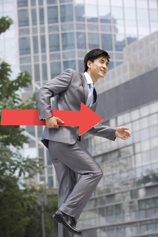 东方人,成年人,中年人,一个人,商务人士,商务男性,笑,微笑,露齿笑,竖图,室外,侧面,衬衫,商务,快乐,满意,骄傲,成功,信心,指示牌,亚洲,仅一个男性,仅一个人,仅一个中年男性,套装,标志,瓷器,文字,拿着,方向,标识,箭头,生长,动作,指向,成就,商务装,工薪阶层,东亚,慢跑,北京市,簇,男人,男性,中年男性,亚洲人,中国人,白领,上班族,彩图,衬衣,办公室职员