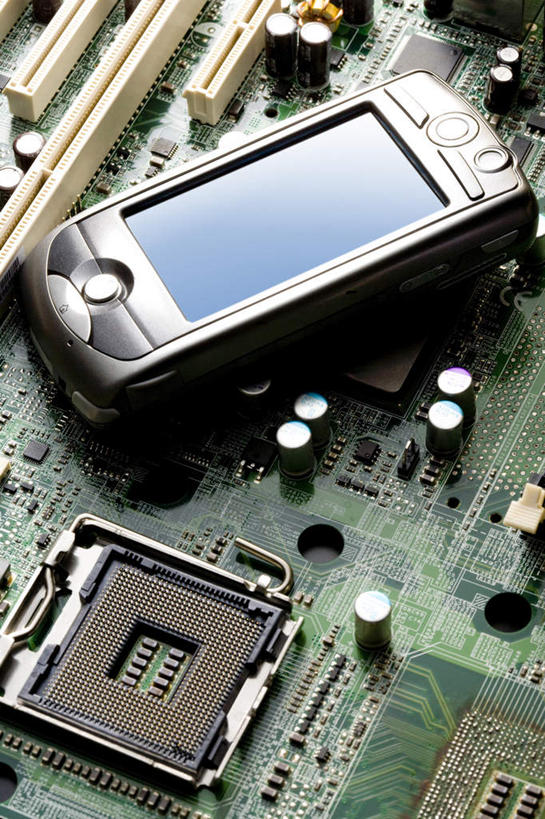 无人,竖图,俯视,特写,通讯,互联网,技术,科技,手机,灰色背景,形状,光线,因特网,网络,网址,信息,电路板,电器,域名,塑胶,光芒,联系,工业,通信,创意,摄影,复杂,地址,母板,创新,无线电技术,电话机,彩图,高角度拍摄,影棚拍摄