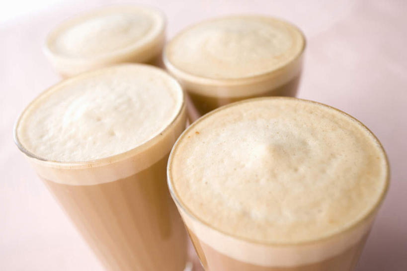 咖啡,无人,横图,俯视,室内,静物,咖啡杯,饮食,饮料,四个,摄影,影棚,简单,清新,摄影棚,拿铁咖啡,玻璃杯,彩图,高角度拍摄,影棚拍摄,拍摄