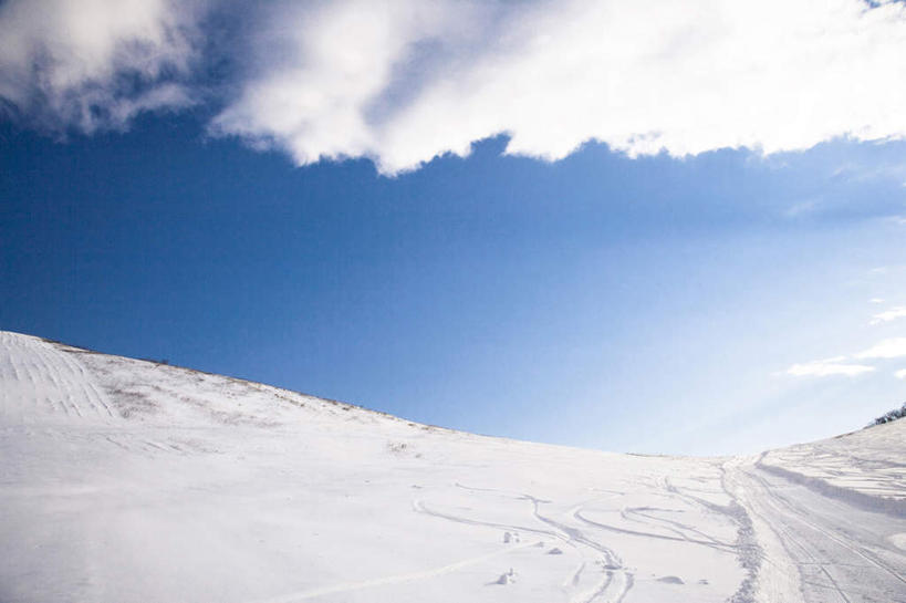 无人,横图,室外,白天,留白,山,雪,冬天,白色,天空,自然,寒冷,摄影,宁静,环境,彩图,轮胎印