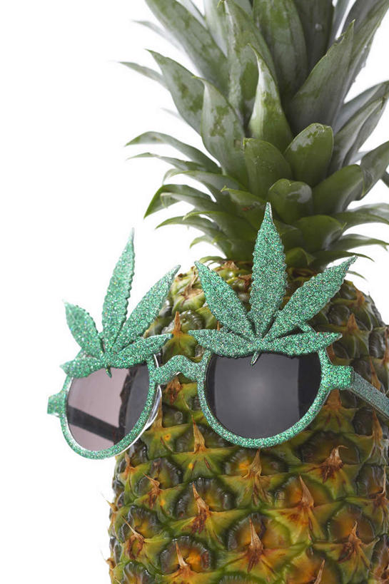 无人,竖图,室内,特写,白色背景,菠萝,静物,水果,食品,茎,饮食,一个,太阳镜,摄影,单个,部分,清新,健康食物,彩图,影棚拍摄