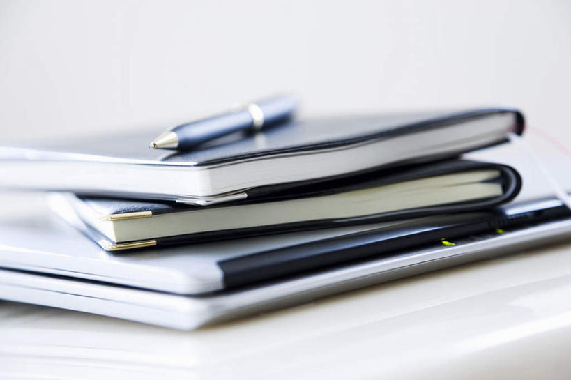 无人,横图,留白,白色背景,侧面,商务,笔记本电脑,技术,堆叠,圆珠笔,笔记本,四个,职业,摄影,上升,日记,组织,领导,成就,无线电技术,把握,日历,书,彩图,影棚拍摄,掌控