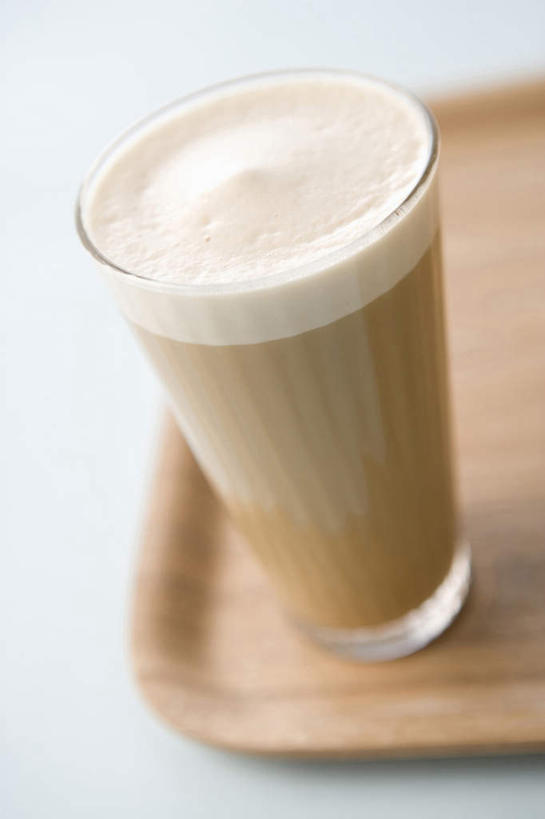 咖啡,无人,竖图,俯视,室内,静物,咖啡杯,饮食,饮料,两个,摄影,影棚,简单,清新,摄影棚,拿铁咖啡,玻璃杯,彩图,高角度拍摄,影棚拍摄,拍摄