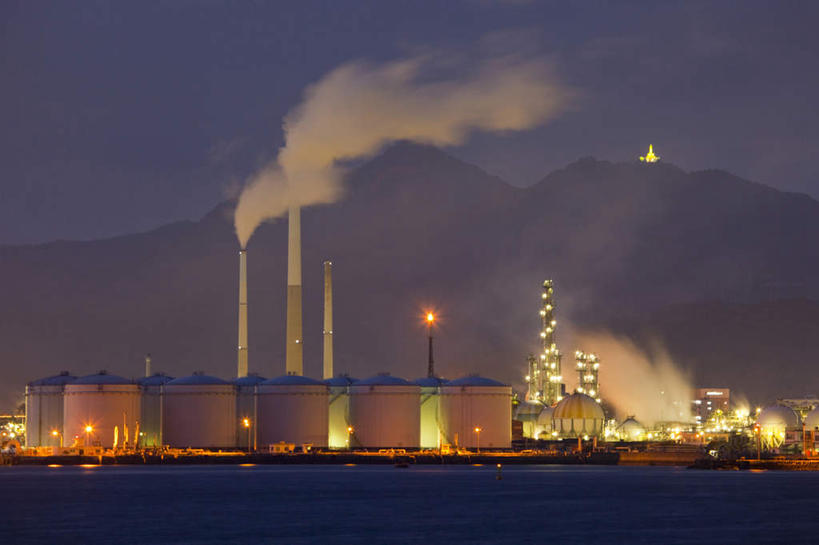 无人,横图,室外,夜晚,留白,技术,海洋,山,丰富,蒸汽,岛,现代,蓝色,天空,发电站,运输,摄影,能源,宁静,照亮,替代能源,环境保护,万里无云,化石燃料,彩图,乙醇