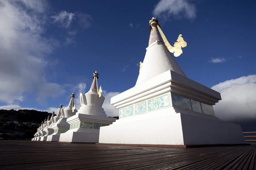 无人,横图,室外,建筑,中国,亚洲,一排,整齐,塔,梅里雪山,排列,白色,地标建筑,摄影,佛教,宗教建筑,队列,东亚,喇嘛教,云南省,彩图,传统文化