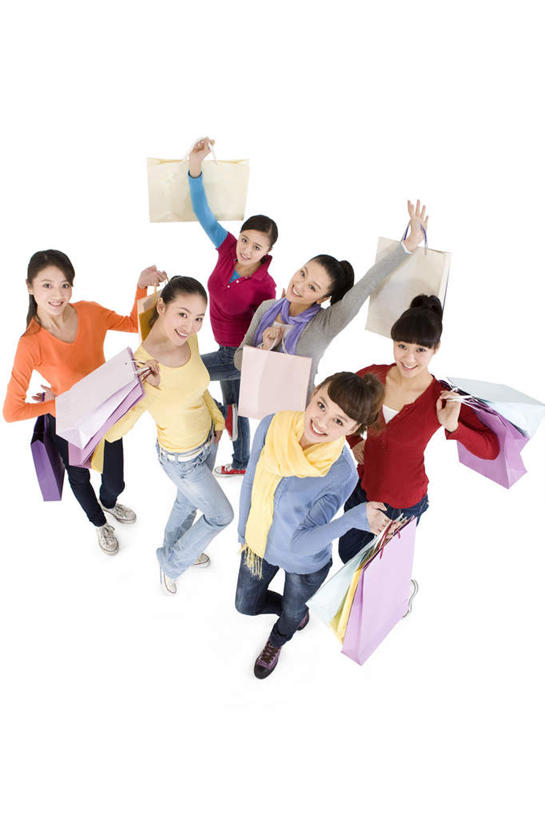 东方人,成年人,一个人,人群,举,笑,微笑,露齿笑,竖图,俯视,留白,白色背景,正面,购物,快乐,兴奋,友谊,消费,中国,亚洲,仅一个年轻女性,仅一个女性,仅一个人,连接,欢呼,丰富,庆祝,购物袋,拿着,牛仔裤,休闲装,刺激,社区,托,夸张,零售,享乐,愉悦,东亚,北京市,无忧无虑,年轻女性,女人,女性,亚洲人,中国人,年轻人,休闲活动,举起,举手,举着,向上举,向上伸,向上托,彩图,高角度拍摄,影棚拍摄,欢乐,团购,挨着