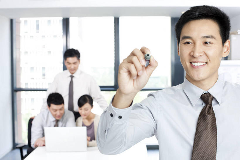 东方人,成年人,中年人,四个人,商务人士,商务男性,商务女性,办公室,会议室,笑,微笑,露齿笑,横图,室内,白天,留白,正面,衬衫,商务,快乐,成功,合作,团队,信心,窗户,中国,亚洲,套装,开会,会议,会议桌,图像,水笔,白板,社区,职业,通信,灵感,协调,组织,创造力,领导,演说,经理,销售,商务装,贩卖,工薪阶层,东亚,会议中心,发展,北京市,把握,团结,男人,男性,女人,女性,亚洲人,中国人,白领,上班族,半身,彩图,衬衣,毡尖笔,办公室职员,商务会议,掌控