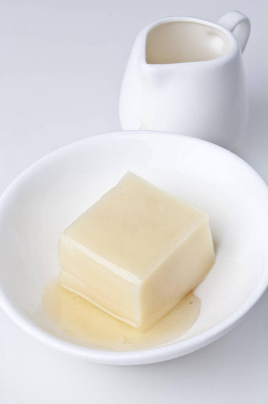 蜂蜜,奶酪,无人,白色背景,静物,食品,饮食,白色,碗,甜食,摄影,奶制品,清新,彩图,影棚拍摄