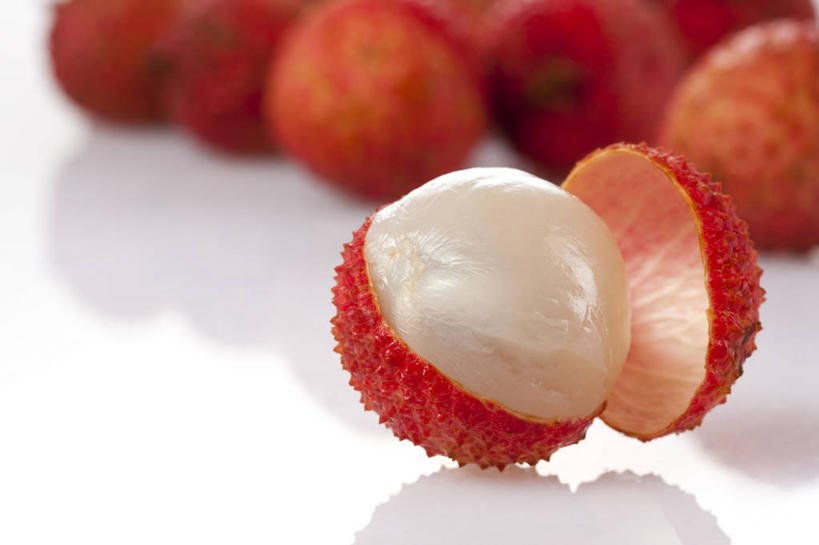 无人,横图,室内,白色背景,正面,荔枝,静物,水果,反射,饮食,红色,白色,热带水果,打开,摄影,影棚,简单,开启,清新,摄影棚,健康食物,纯净,肌理,彩图,影棚拍摄,拍摄