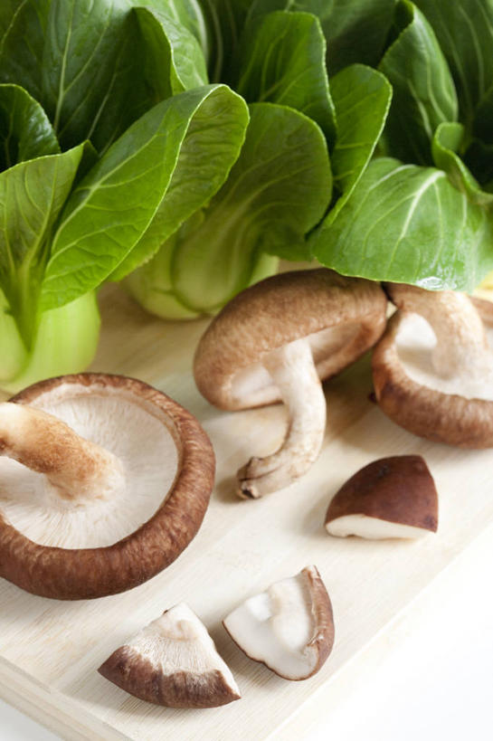 无人,竖图,俯视,室内,特写,蔬菜,中国,亚洲,木制,材料,青菜,生食,食品,案板,切块,饮食,绿色,食用菌,摄影,清新,肖像,东亚,健康食物,彩图,高角度拍摄,影棚拍摄