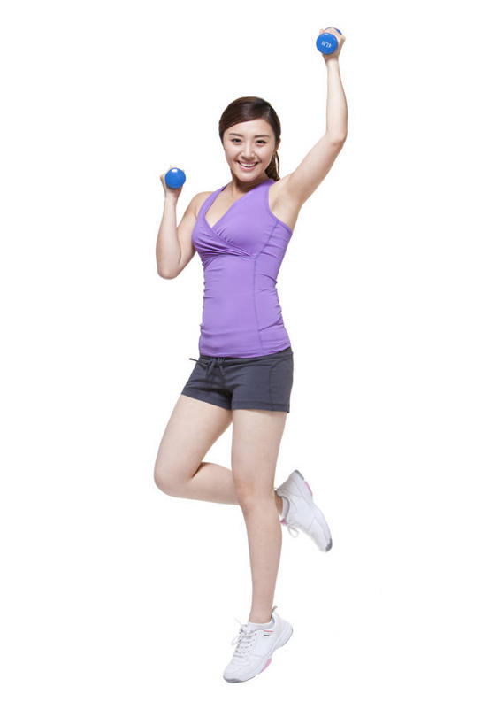 东方人,肌肉,健壮,一个人,举,微笑,竖图,室内,留白,白色背景,正面,运动服,锻炼,快乐,比赛,运动,信心,竞争,哑铃,中国,亚洲,训练,娱乐,托,休闲,健康,活力,力量,平衡,人体,摄影,影棚,青春,协调,有氧运动,享乐,强壮,体育运动,摄影棚,决心,挑战,东亚,体育活动,体育,年轻女性,亚洲人,中国人,年轻人,拳头,举起,举手,举着,向上举,向上伸,向上托,彩图,影棚拍摄,健身,欢乐,拍摄