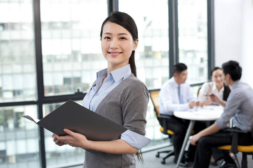 东方人,一个人,商务人士,商务女性,办公室,站,微笑,横图,室内,正面,商务,信心,北京,中国,亚洲,套装,文件,拿着,办公大楼,摄影,肖像,商务装,工薪阶层,东亚,年轻女性,女人,亚洲人,中国人,年轻人,白领,上班族,半身,彩图