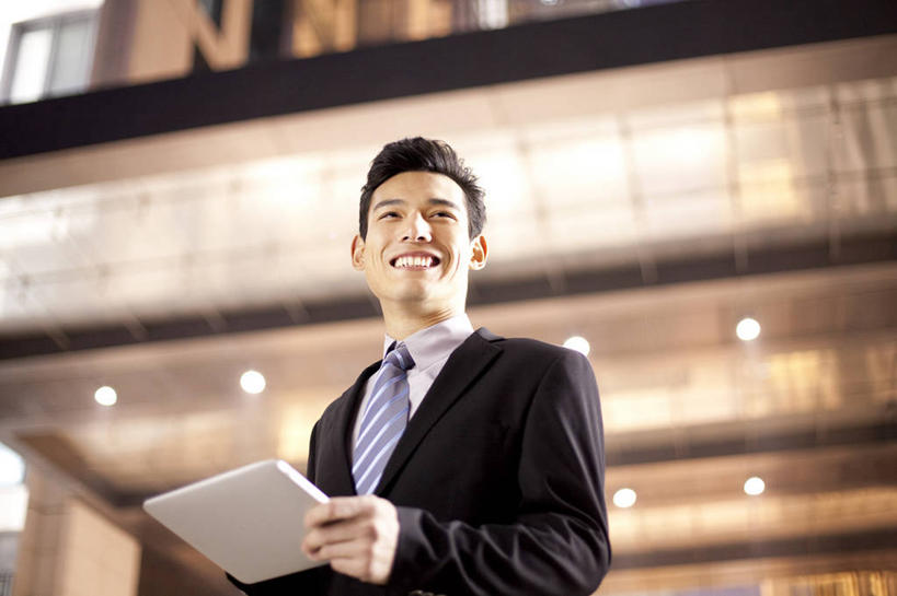 东方人,一个人,商务人士,商务男性,办公室,站,举,微笑,横图,室外,夜晚,仰视,衬衫,商务,快乐,通讯,幸福,骄傲,成功,信心,技术,城市,北京,中国,亚洲,套装,工作,联系,刺激,职业,思考,办公大楼,活力,决定,摄影,照亮,领导,加班,商务装,逆光,工薪阶层,平板电脑,东亚,无线电技术,责任,把握,男人,男性,年轻男性,亚洲人,中国人,年轻人,白领,上班族,半身,彩图,低角度拍摄,衬衣,机遇,掌控