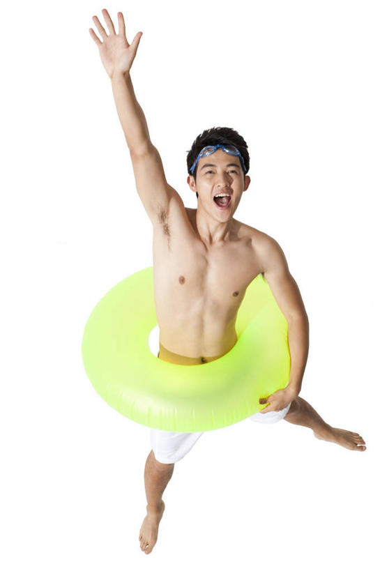 游泳,东方人,一个人,微笑,竖图,俯视,白色背景,正面,泳装,度假,日光浴,快乐,兴奋,中国,亚洲,泳裤,救生圈,塑料,刺激,塑料制品,游泳圈,夏天,充气,享乐,救生,愉悦,东亚,泅水,年轻男性,亚洲人,中国人,年轻人,张开手臂,彩图,高角度拍摄,影棚拍摄