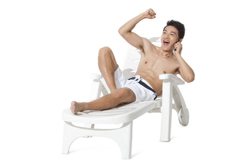 东方人,一个人,坐,打电话,微笑,横图,白色背景,正面,泳装,度假,日光浴,讨论,快乐,通讯,兴奋,手机,中国,亚洲,泳裤,欢呼,庆祝,刺激,夏天,便利,享乐,愉悦,智能手机,东亚,无线电技术,年轻男性,亚洲人,中国人,年轻人,休闲椅,彩图,影棚拍摄