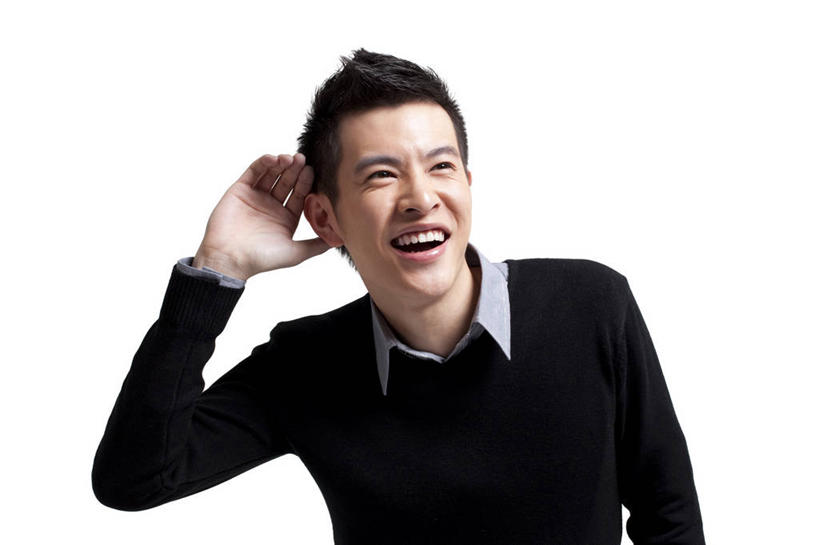 东方人,成年人,脸,头,脸颊,一个人,站,微笑,横图,白色背景,正面,时尚,快乐,信心,中国,亚洲,仅一个男性,仅一个人,听,休闲装,肩膀,仅一个年轻男性,手势,休闲,舒服,遮,遮掩,生活方式,掩盖,酷,遮挡,东亚,遮盖,掩饰,男人,男性,年轻男性,亚洲人,中国人,年轻人,头部,脸部,脸蛋,面部,秋天,捧着,彩图,影棚拍摄,打手势,捂住,感知,好消息,态度