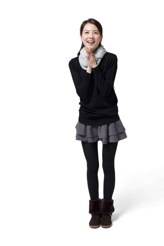 东方人,成年人,一个人,站,笑,摸,微笑,露齿笑,竖图,白色背景,正面,裙子,时尚,快乐,兴奋,纯洁,美景,中国,亚洲,仅一个年轻女性,仅一个女性,仅一个人,抚摸,景观,休闲装,靴子,刺激,自然,围巾,休闲,景色,可爱,童年,童趣,生活方式,享乐,自然风光,童真,东亚,烂漫,无邪,摩擦,天真,年轻女性,女人,女性,亚洲人,中国人,年轻人,秋天,触摸,接触,彩图,影棚拍摄,美人