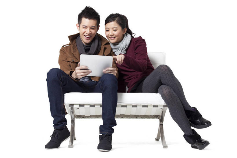 东方人,成年人,两个人,夫妻,坐,微笑,横图,白色背景,正面,爱情,时尚,快乐,通讯,纯洁,信心,互联网,技术,美景,椅子,中国,亚洲,并排,景观,触摸屏,浪漫,拿着,休闲装,白色,自然,围巾,社区,休闲,景色,恩爱,可爱,童年,童趣,搭,读书,恋人,生活方式,酷,享乐,愉悦,搭着,自然风光,瞄准,下载,网上冲浪,童真,平板电脑,东亚,烂漫,无邪,无线电技术,异性恋,天真,男人,男性,年轻男性,年轻女性,女人,女性,亚洲人,中国人,年轻人,夫妇,情侣,秋天,触摸,彩图,影棚拍摄,爱,伴侣,美人,挨着