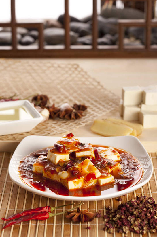 豆腐,无人,竖图,辣椒,静物,中国,亚洲,美味,食品,传统,麻婆豆腐,饮食,盘子,摄影,膳食,中国文化,东亚,主菜,四川菜,彩图,传统文化,麻椒,成分