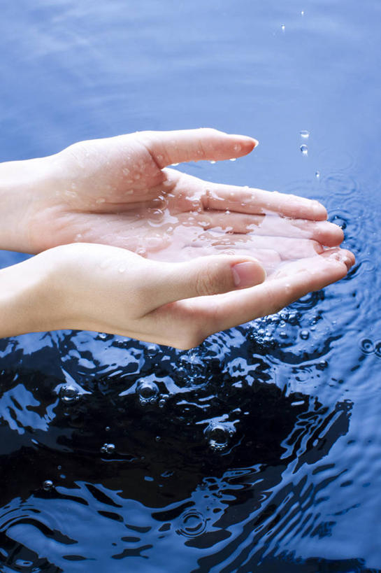 手,一个人,竖图,特写,水,拿着,干净,纯净水,摄影,清新,纯净,亚洲人,中国人,捧着,彩图