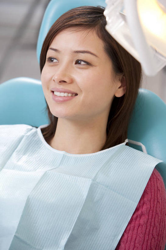 东方人,成年人,一个人,病人,医院,坐,躺,笑,微笑,露齿笑,竖图,室内,白天,正面,快乐,满意,幸福,信心,北京,中国,亚洲,干净,现代,健康,摄影,卫生,牙科设备,享乐,肖像,医疗工具,拜访,东亚,口腔卫生,医疗机构,卧着,信任,年轻女性,女人,女性,亚洲人,中国人,年轻人,躺着,卧,半身,彩图,病院,诊所,门诊部,口腔医学