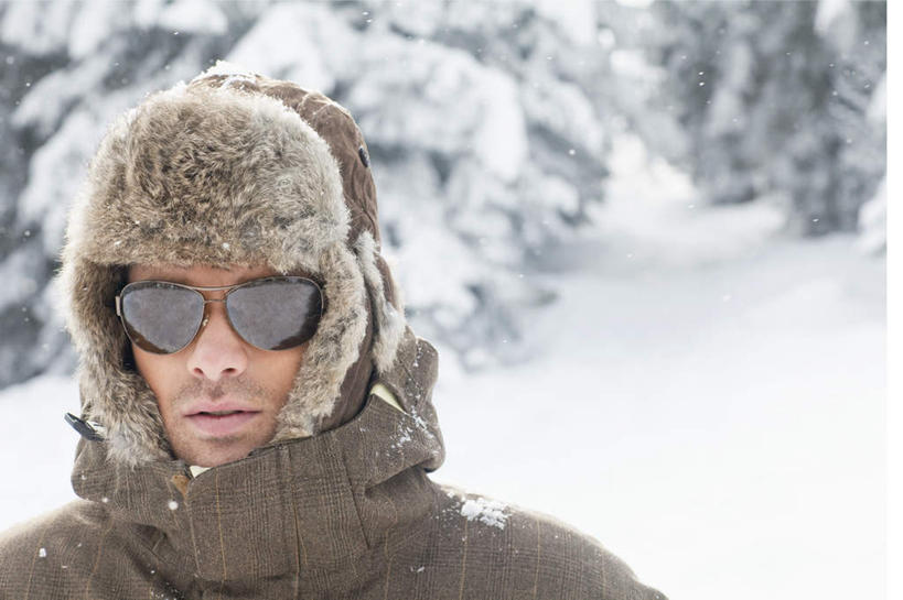 西方人,脸,头,脸颊,一个人,站,横图,室外,特写,白天,正面,树林,雪,植物,大雪,帽子,欧洲,欧洲人,仅一个男性,仅一个人,服装,朦胧,模糊,装饰,墨镜,眼镜,积雪,雪景,冬季,冬天,注视,肩膀,树,树木,仅一个年轻男性,衣服,绿色,自然,太阳镜,太阳眼镜,观察,看,站着,温暖,遮阳镜,寒冷,服饰,生长,成长,观看,羽绒服,保暖,点缀,察看,御寒,关注,衬托,美观,棉帽,严寒,雷锋帽,冬装,男人,男性,年轻男性,白种人,头部,脸部,脸蛋,面部,站立,半身,彩图