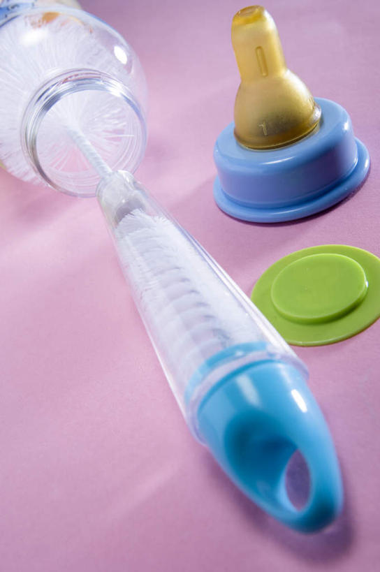 无人,竖图,俯视,室内,特写,白天,静物,阴影,反射,奶瓶,影子,一个,瓶子,容器,单个,奶嘴,婴儿用品,储藏,储存,彩图,高角度拍摄,贮存