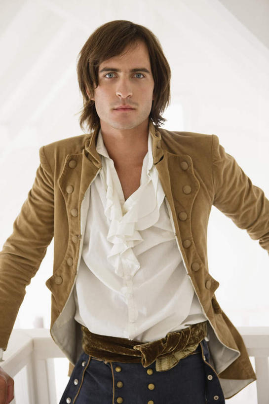 西方人,一个人,站,竖图,室内,白天,正面,欧洲,欧洲人,仅一个男性,仅一个人,服装,注视,休闲装,腰带,仅一个年轻男性,衣服,观察,看,站着,休闲,休闲服,服饰,观看,皮带,察看,关注,配饰,裤带,男人,男性,年轻男性,白种人,站立,半身,彩图