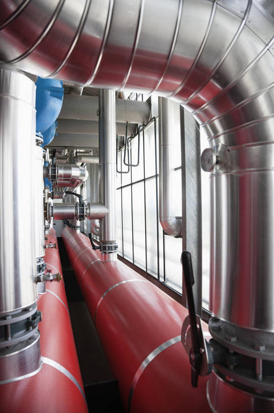 无人,工厂,竖图,室内,特写,白天,正面,机器,窗户,弯曲,管子,管道,玻璃窗,容器,机械,油罐,储油罐,储藏,储存,存油罐,贮油罐,彩图,工地,制造厂,贮存