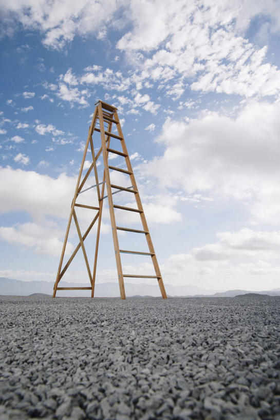 无人,攀登,竖图,室外,白天,仰视,石头,阴影,光线,木制,石子,梯子,影子,阶梯,云,云朵,云彩,一个,蓝色,白云,蓝天,天空,阳光,木制品,天,爬,鹅卵石,晴朗,单个,上升,按摩石,人字梯,登高,石块,晴空,攀爬,彩图,低角度拍摄